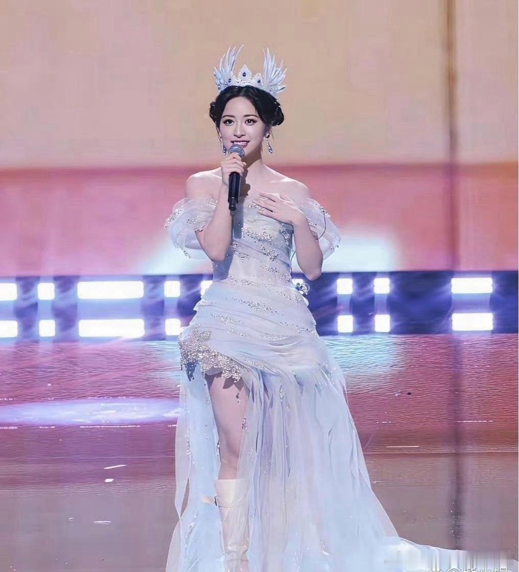 沈月应该只是输在了身高上，其他方面真的一点都不差！