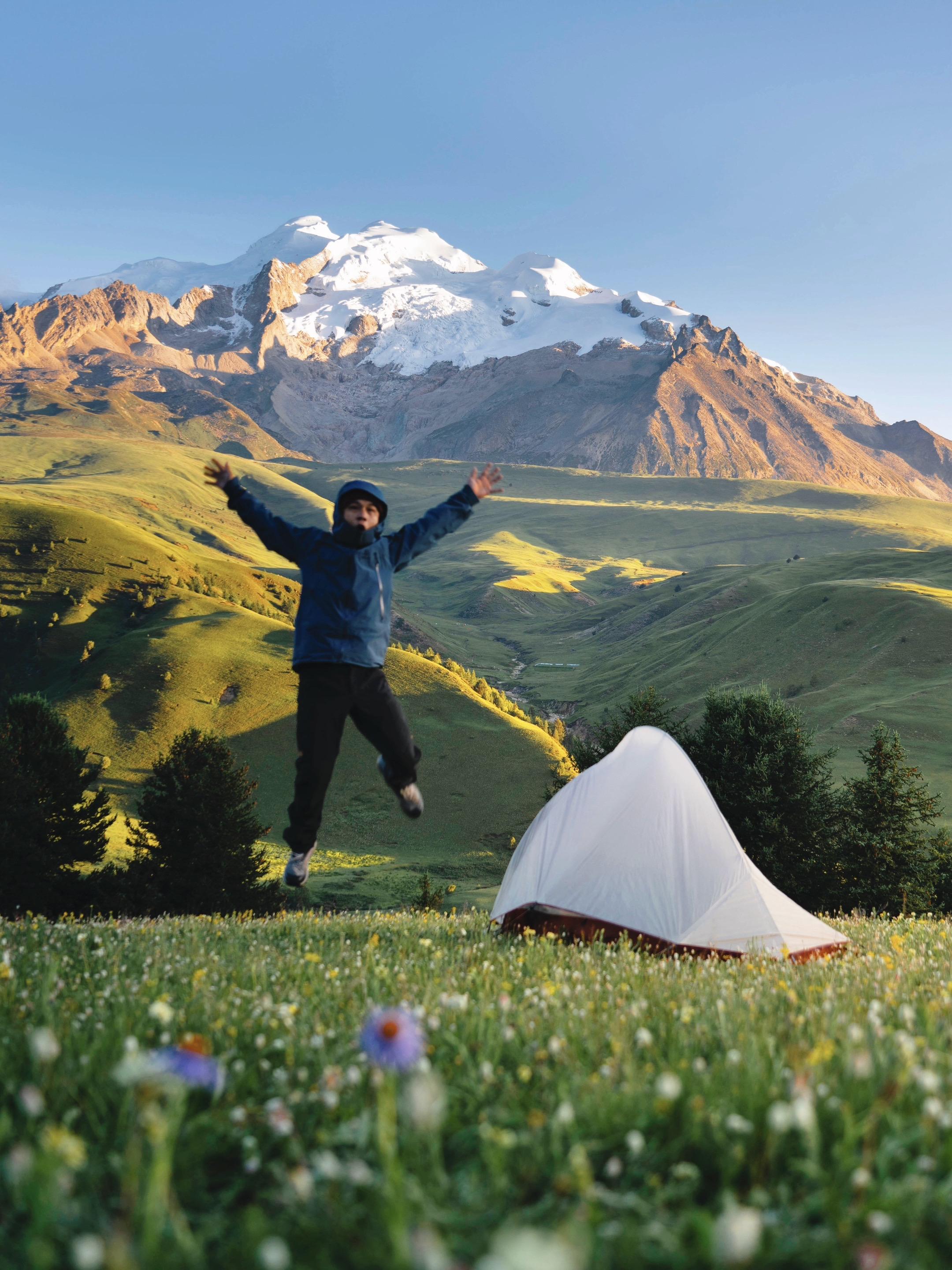 2025，一个人也拥有看世界的勇气😭。大家好啊，我是yao6 曾经励...