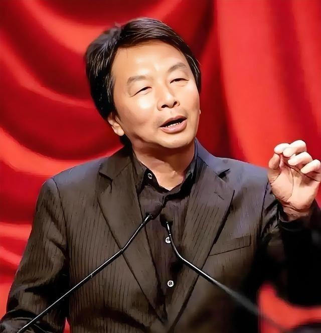 很现实的一段话：“你手里有四五百万，儿女盼着你死；你一月退休金八九千，儿女害怕你