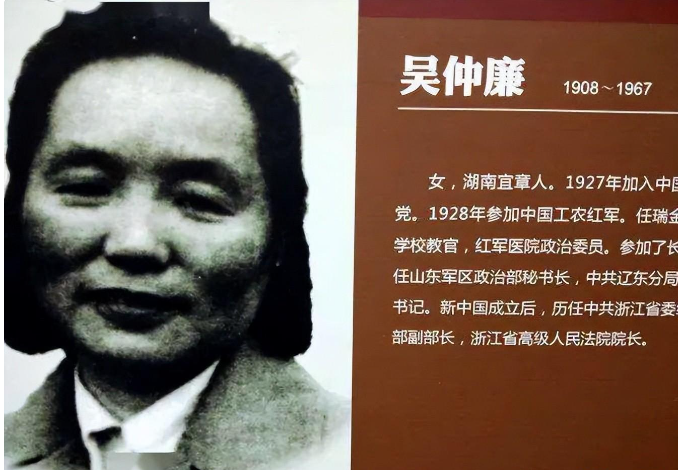 1937年寒冬的一个晚上，地主王学文发现一名女子昏倒在了自己家门口，便将她抱进家