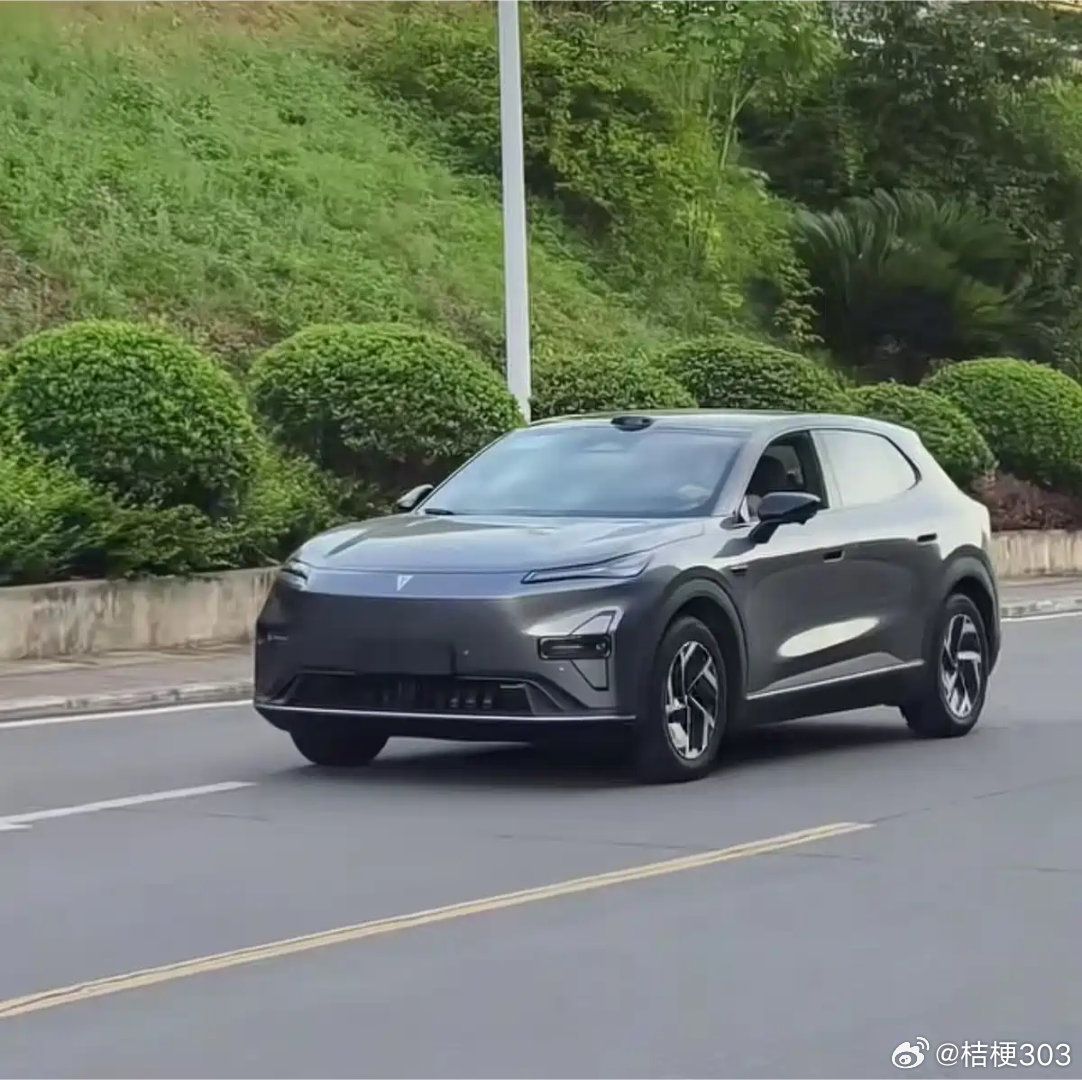 【长安48小时砍掉27款车是真转型还是给下滑找台阶】长安按“1445”战略把在售63款砍到36款，连