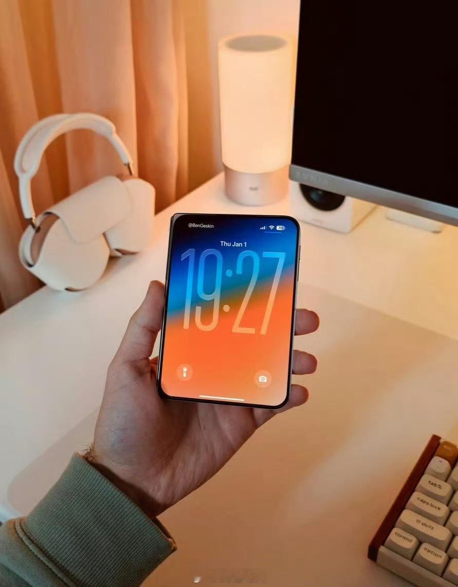 这种比例的折叠屏真的没必要啊，好多博主都在夸，我个人认为太大了，展开都快要赶上平