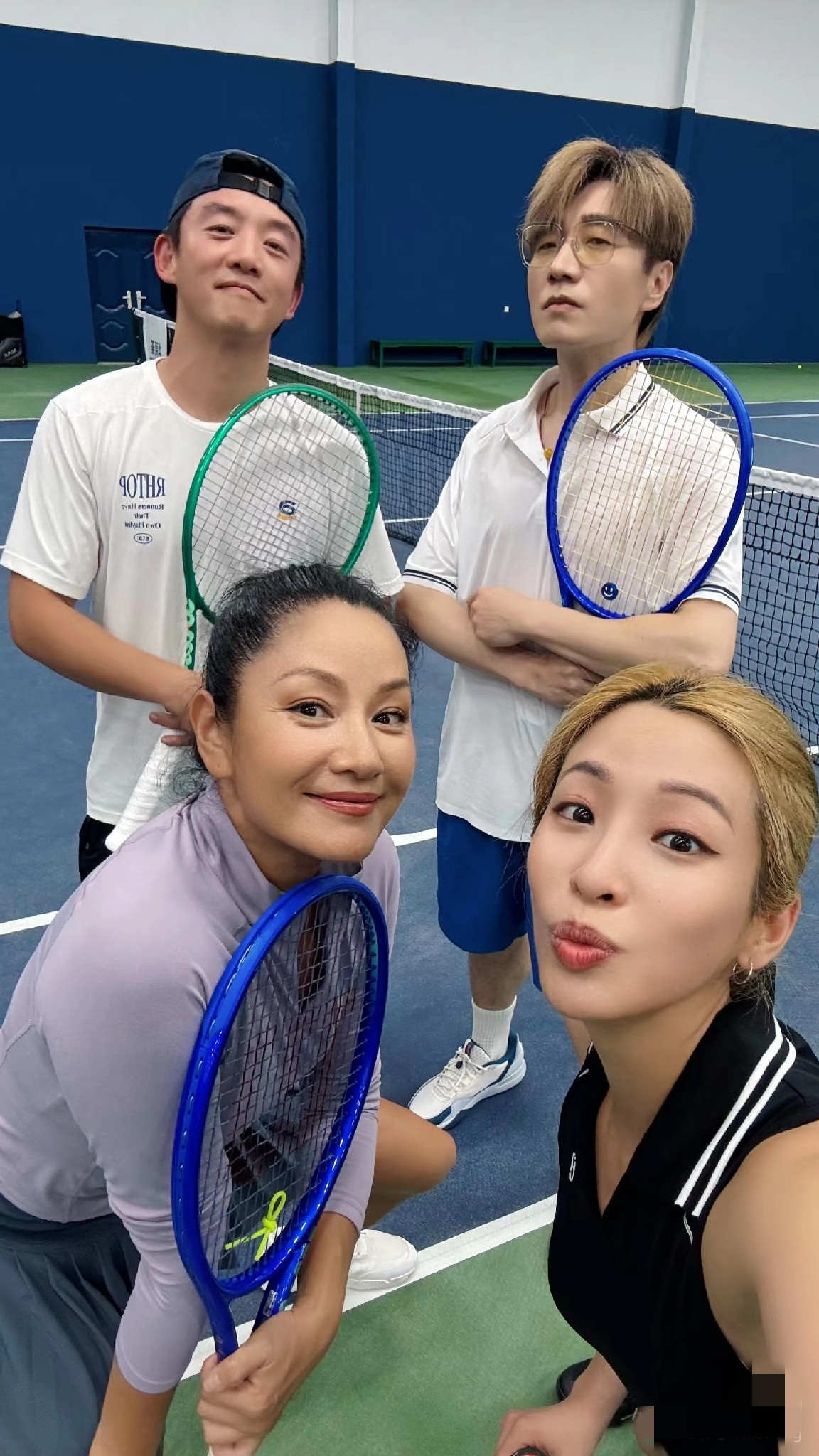 好想知道瞿颖的短板到底在哪里？这个国庆别的女明星都挤在巴黎担心自己会不会穿得没有心机。瞿颖倒好，直接