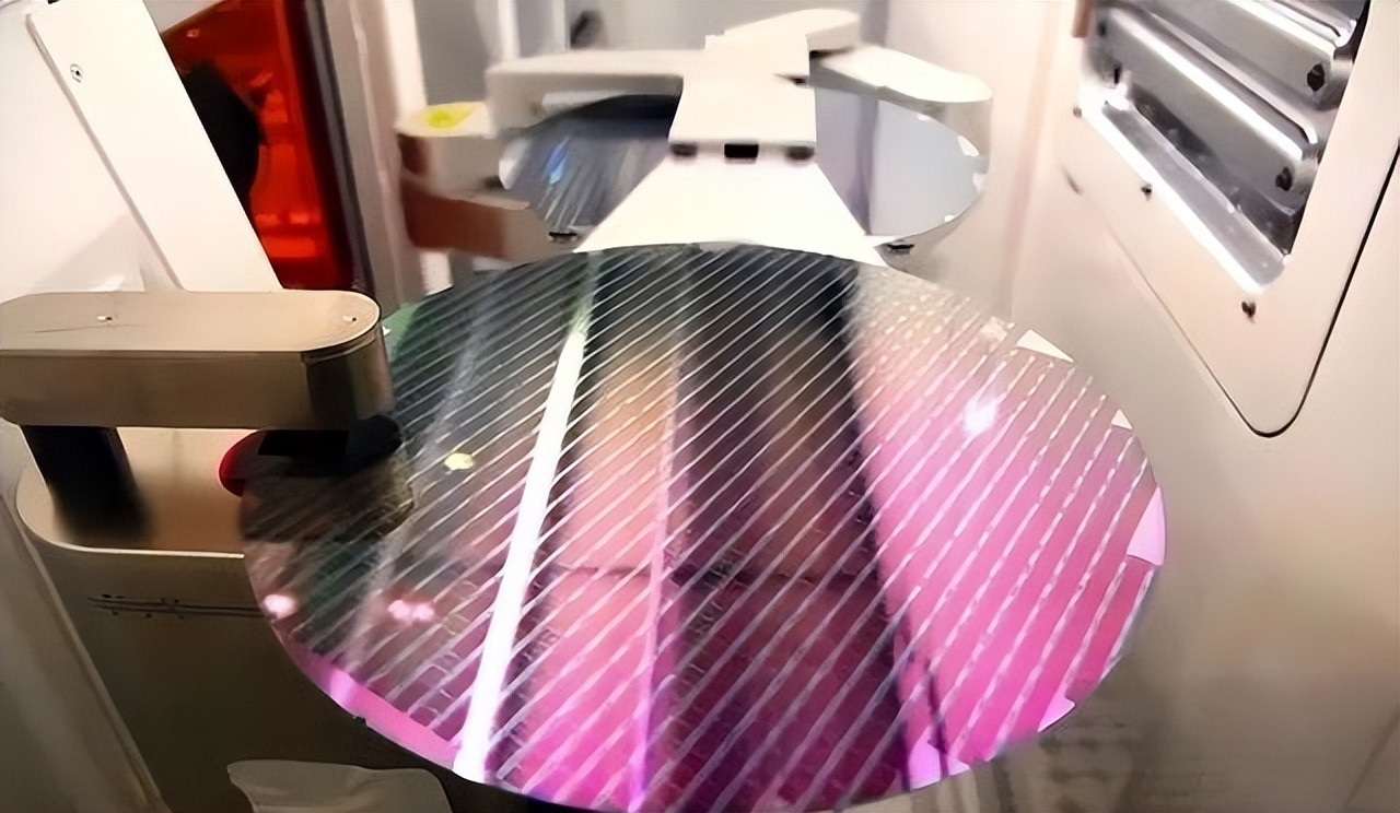 美国的阳谋：等中国的光刻机坏掉，就无法制造高端芯片了