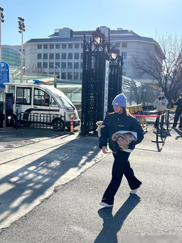 12月21日，全红婵现身体育总局训练局被网友偶遇。全红婵这次是结束了充实的假