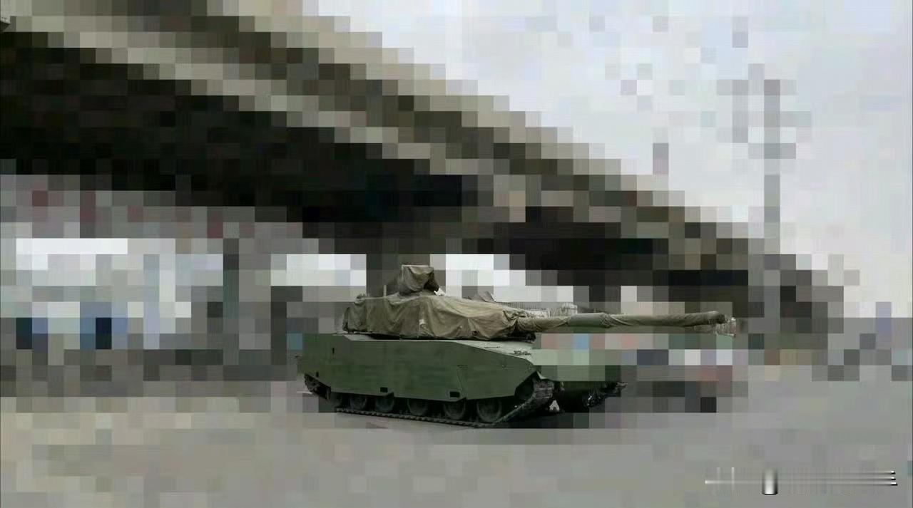 这是传说中双离谱的100中型坦克的哥哥，双离谱主战坦克？继续保持六对轮的传统底盘