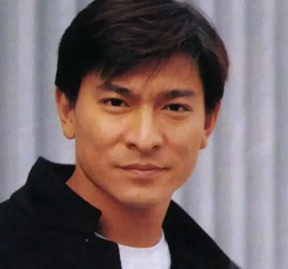 2007年，刘德华收到一封来自内蒙古粉丝的信：“我很穷，这辈子都看不起你的演唱会