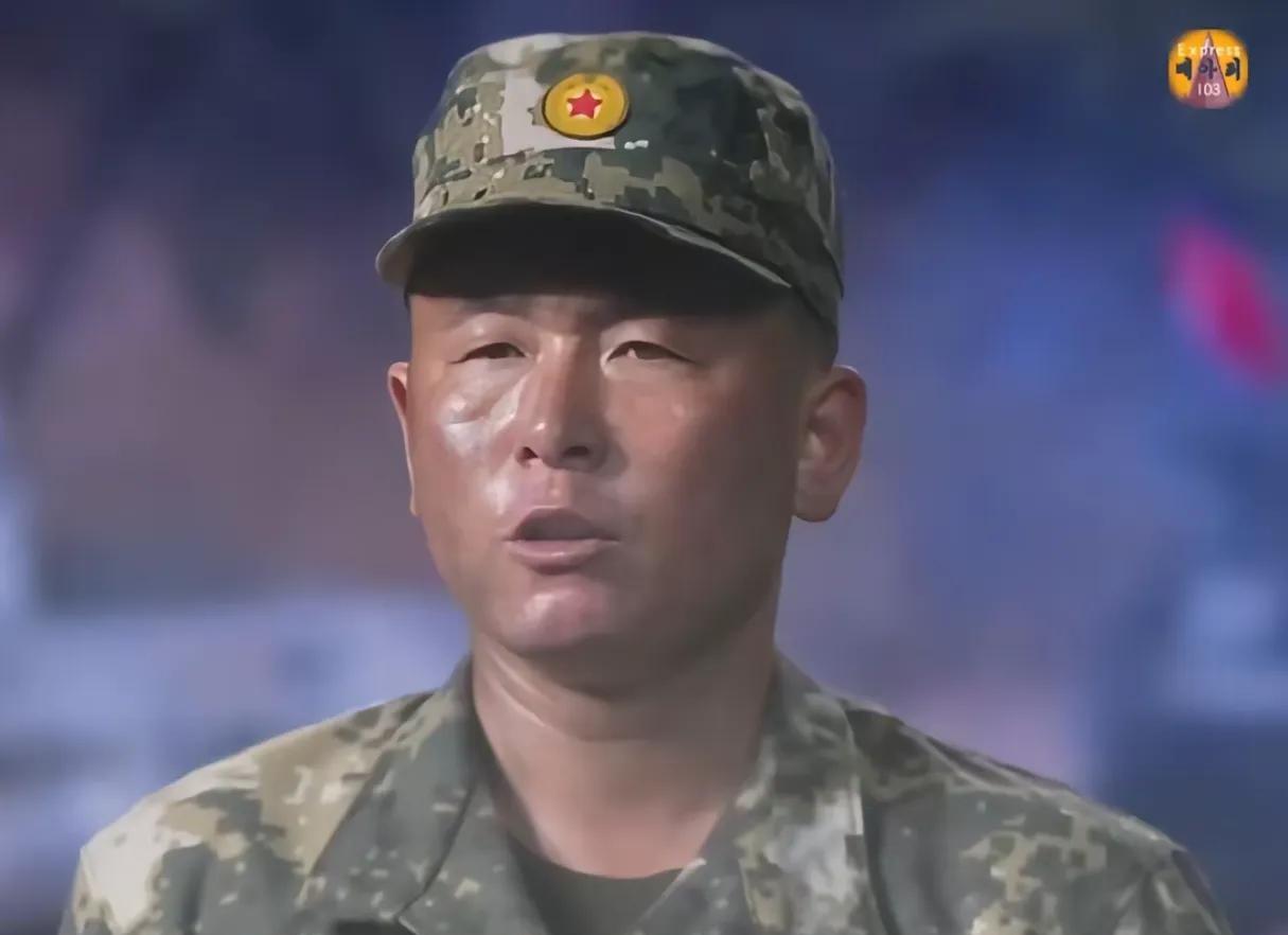 朝鲜新军装，这是连装都不装了这是近期朝鲜媒体对外发布的一些军事节目的截图。朝鲜