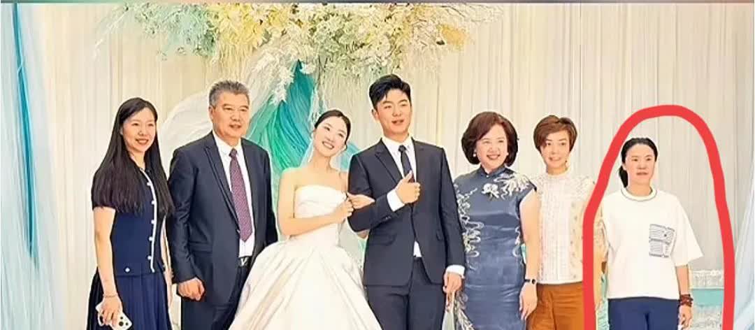 这两天不是被李隼嫁女儿的消息刷屏了吗？我闺蜜刷到新闻后和我吐槽，说王楠是不是嫁得