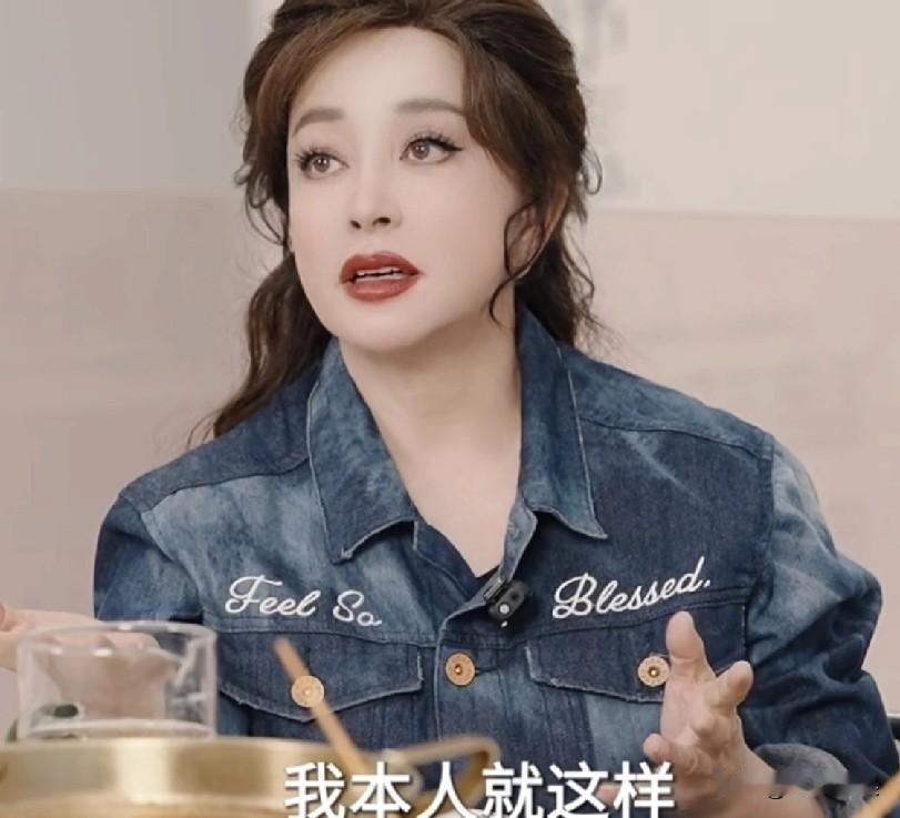 76岁刘晓庆，太刚了！5月11号，刘晓庆又冲上热搜了，原因是她回怼网友的几