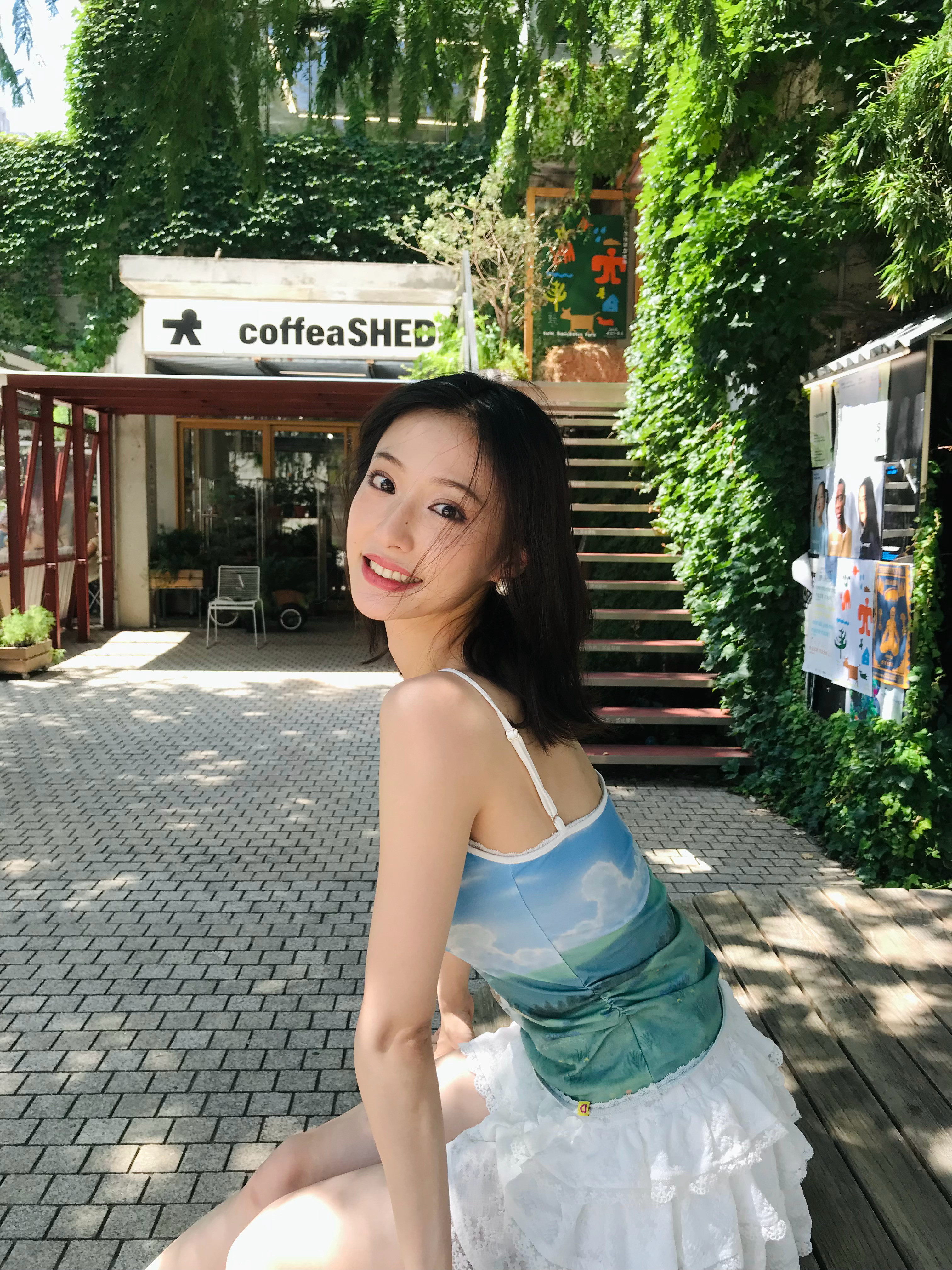 胡连馨胡连馨+许晚信+林书意在复制粘贴的时代，你是手写的诗