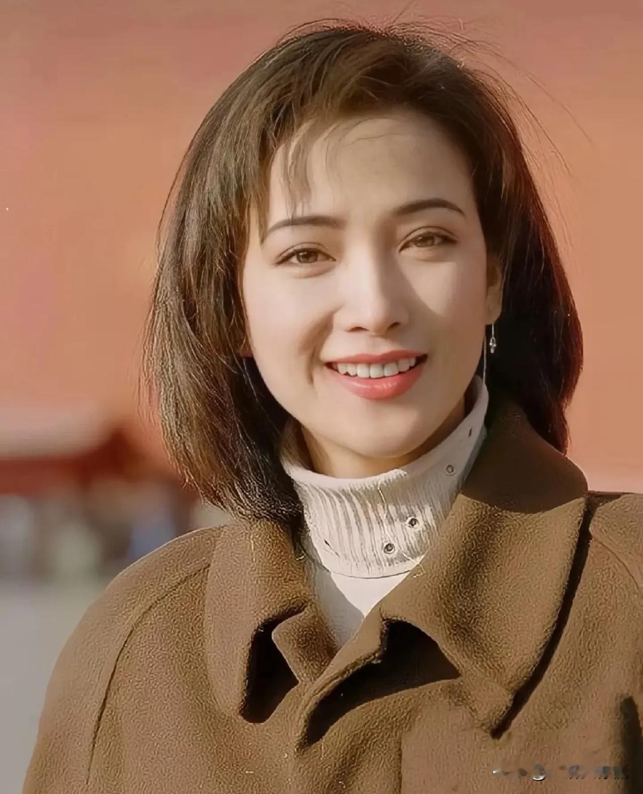 何晴病逝前，陪在她身边的，除了廖京生和儿子许何以外，还有演员傅艺伟。傅