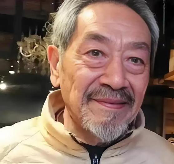 “高龄育儿”路！王奎荣已经80岁，妻子饶芯语43岁，家中还有两个正在上小学的孩子