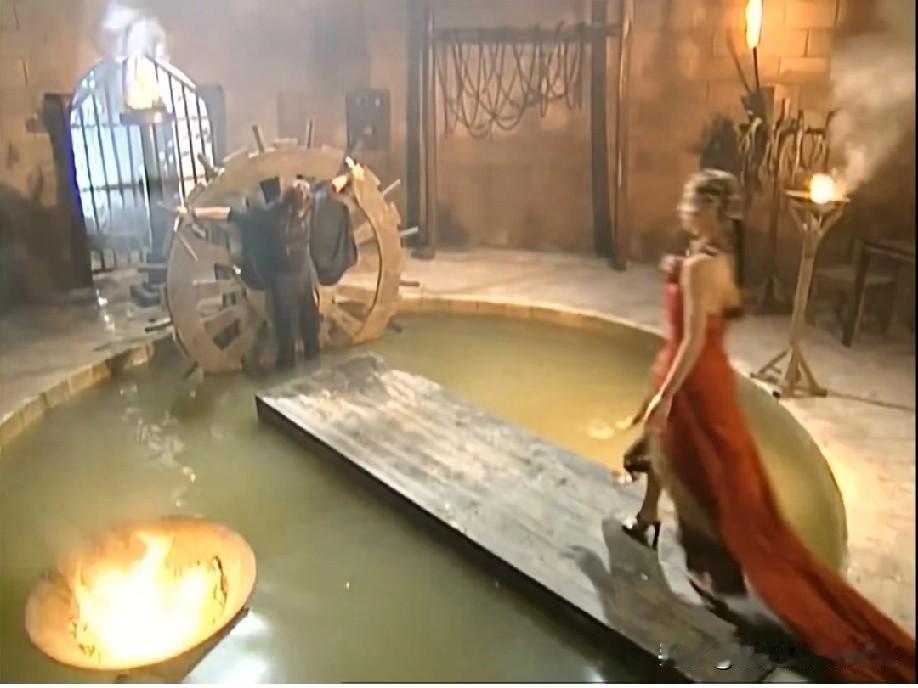 重温《风云雄霸天下》，才后知后觉发现聂风娘的造型里藏着个小细节——印象里她在剧里