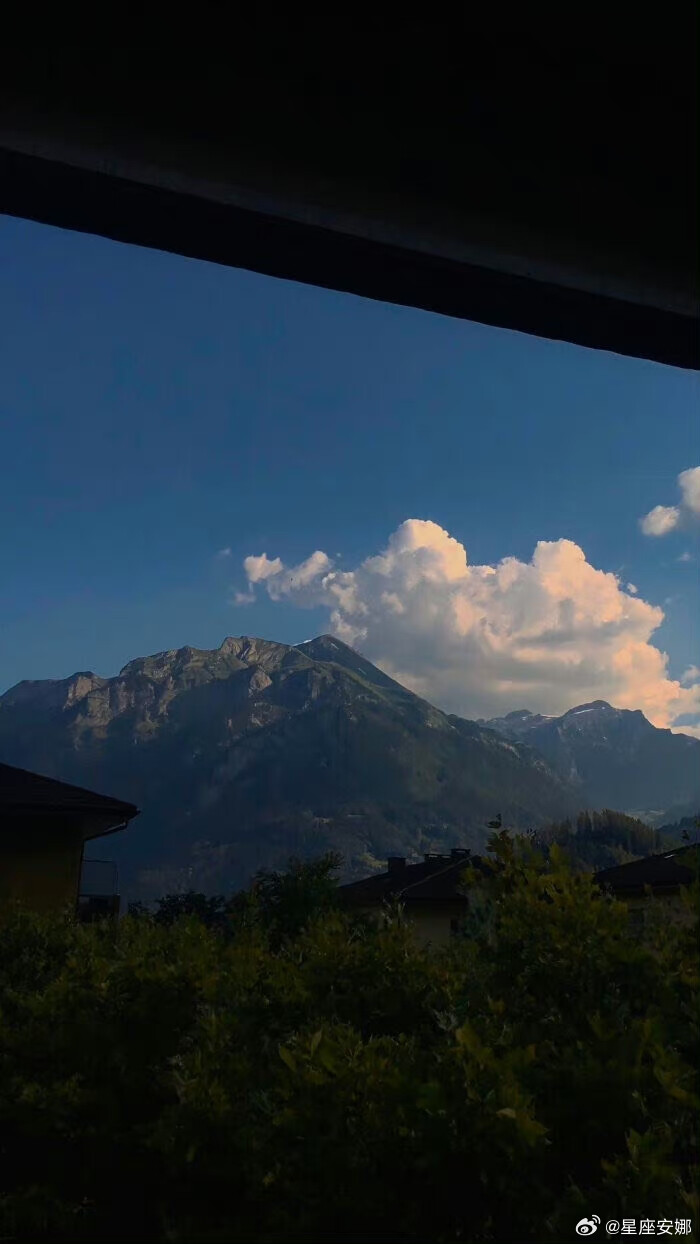 天蝎的爱是排他的，容不得半粒沙子。ta不查你手机不是因为信任，是因为一旦查了，可