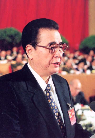 1988年，李鹏总理做政府工作报告，他说，今天我代表国务院做政府工作报告，还是站