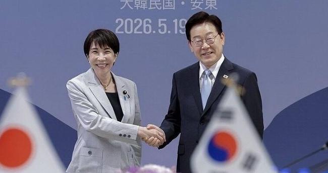韩国政坛又炸出了震碎三观的猛料！ 堂堂日本首相，跑到邻国讨杯茶喝，结果连红地