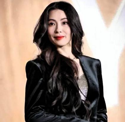 大瓜来了，谢霆锋和谢贤估计都得对张柏芝这举动沉默不语！当年张柏芝和谢