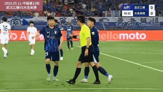 中超第12轮名场面，绝对世界级！双方都值得称赞！开场不久，大连队获得角球，刘祝