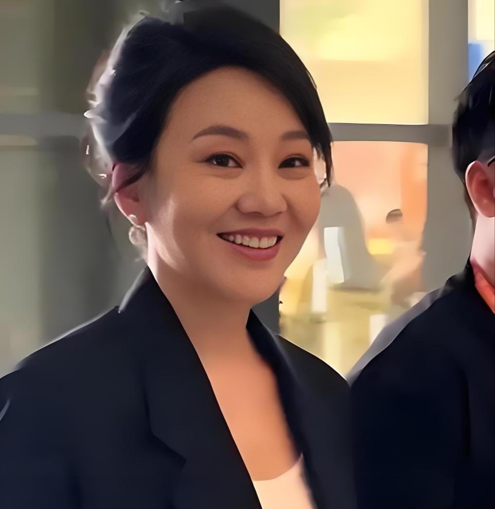 我问我老公，闫妮icon不算大美女吧，为啥男明星都爱跟她玩。我老公头都没有抬，就