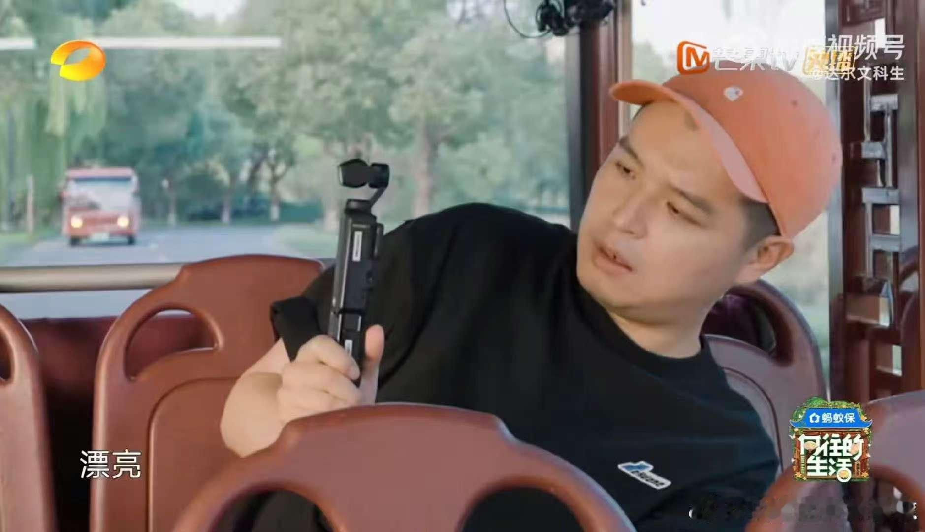 男女公认的颜值！马頔化身张凌赫站哥，拍照名场面太好嗑～