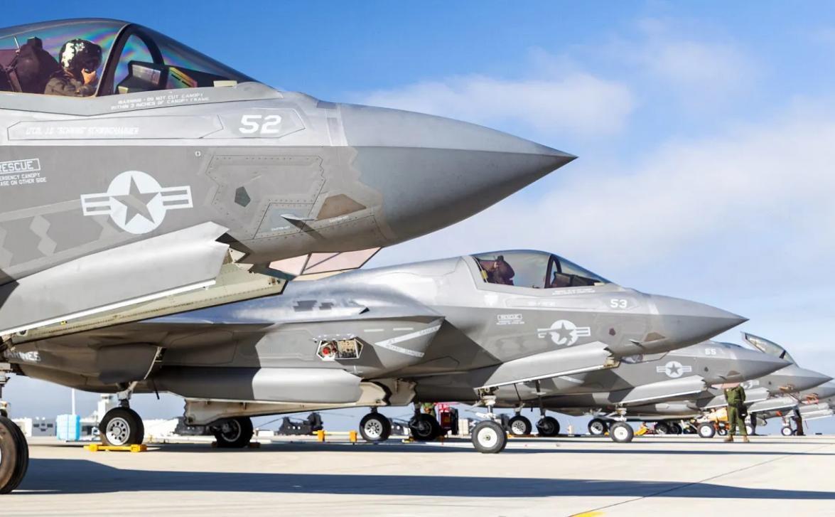 关于美军新交付的“肥电”没雷达的问题继续在发酵。F-35联合办公室主任马雷洛