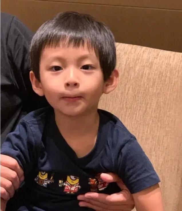 小霖霖惯坏了！因为汪小菲没收了霖霖的ipad，霖霖竟然俩月不理爸爸！要知父母恩