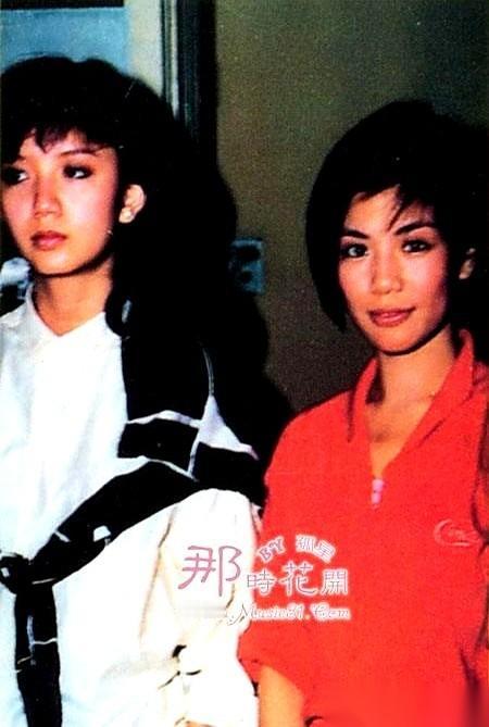每次看到翁美玲这张合照，心里都咯噔一下。你说，那时候的女明星，怎么就能美得这么