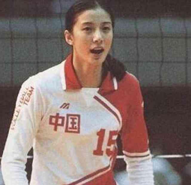 谁敢相信这是曾经的“女排第一美女”？离婚转嫁美国人，如今岁月不饶人谁还记得