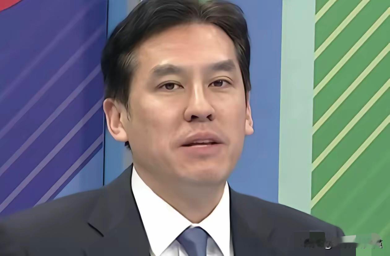台绿媒体人黄伟翰今（6日）在脸书发文叫嚣称，国民党为什么不抗议？中国推出“民族团