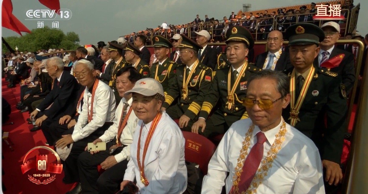 钟院士[点赞]（北京现在是真有点小热27℃）九三盛大阅兵​​​