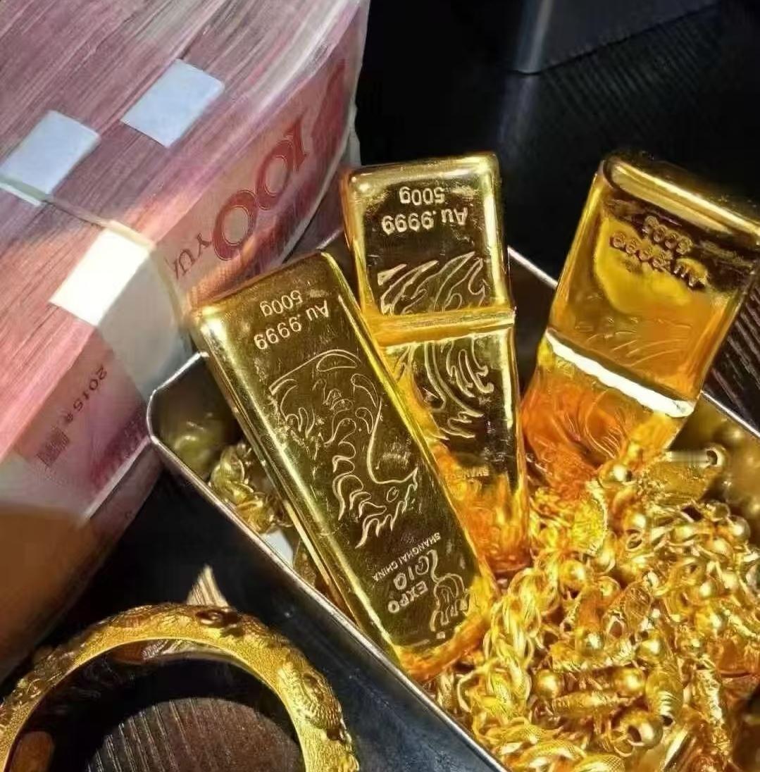 一觉醒来，黄金市场彻底失控了！不是因为涨到了1308一克，而是现在大家根本