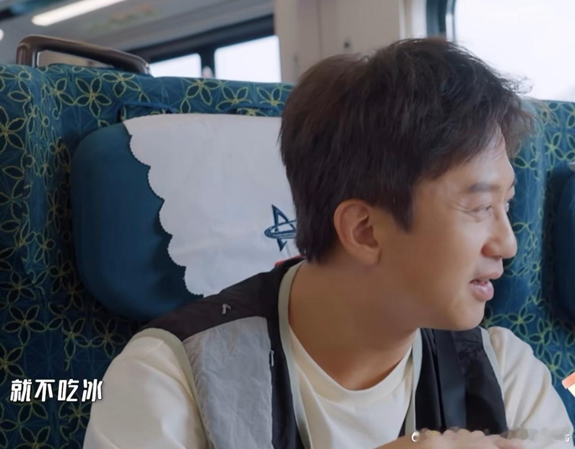 孙俪知道等等在地库吃零食吗至少孙俪很平等也不让邓超吃冰，说他牙口不好，有了偷喝的