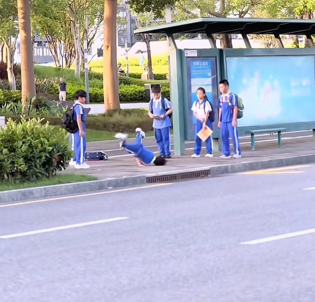 二年级学乘法口诀，儿子直到四年级他才说他终于背熟了！我很惊讶[笑着哭]