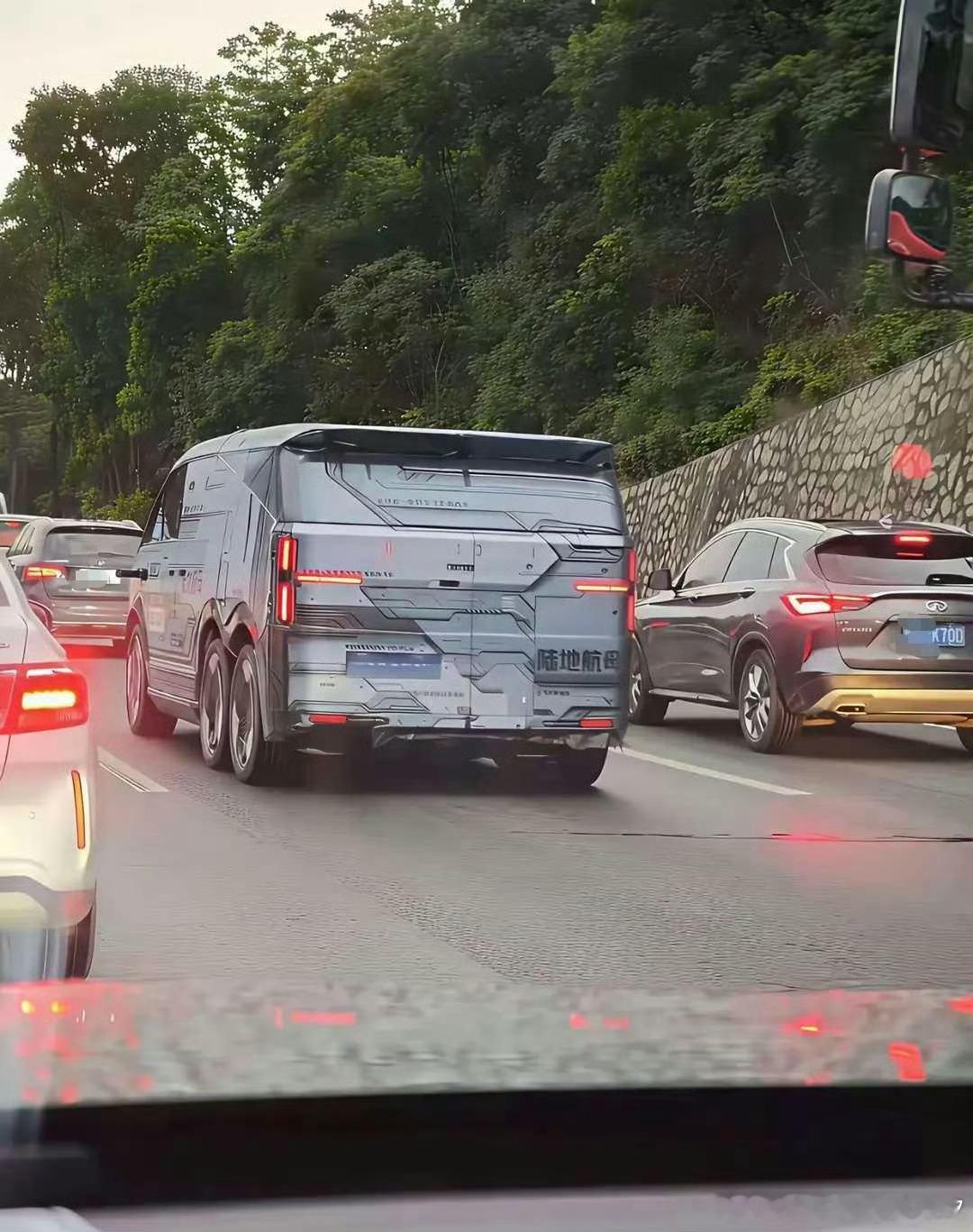 网友：路上见到真车了，你们觉得怎么样？​​​