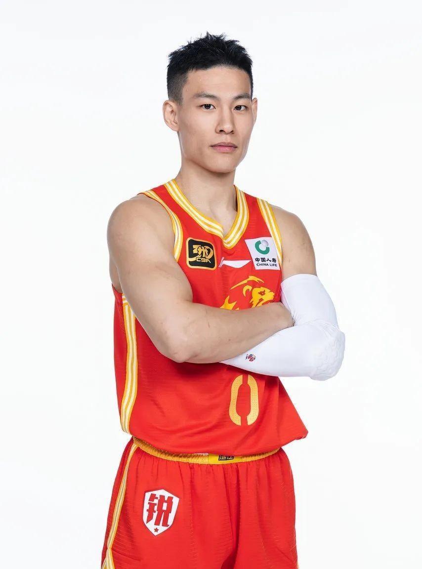现役CBA联赛十位防守型后卫，谁的防守效率最高？1.林秉圣(广厦)身高
