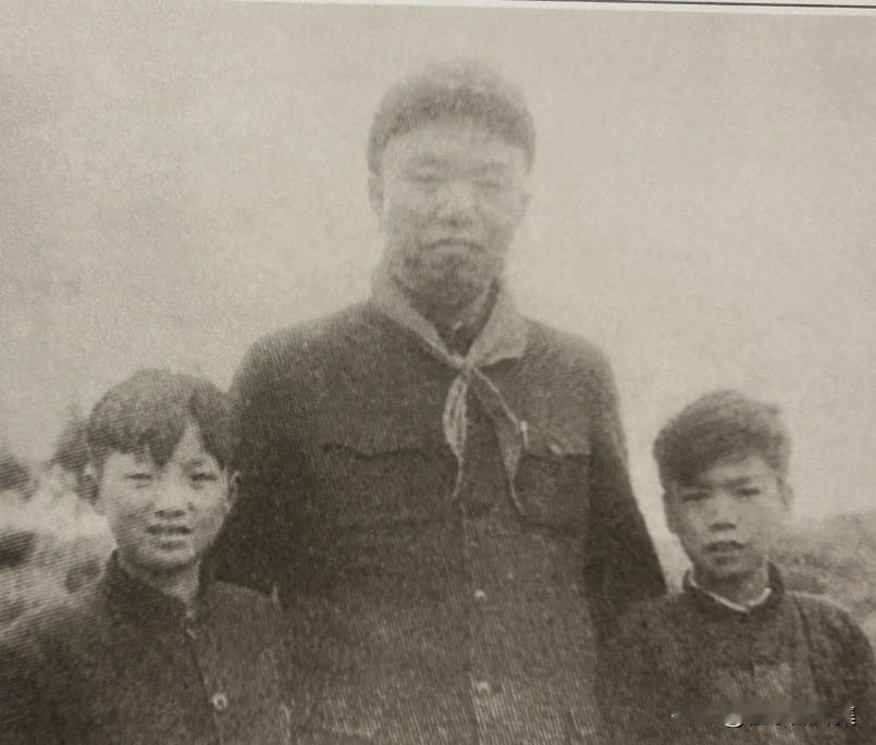 1951年8月，王树声（时任湖北军区司令员）率中央访问团鄂豫皖分团重返大别山慰问