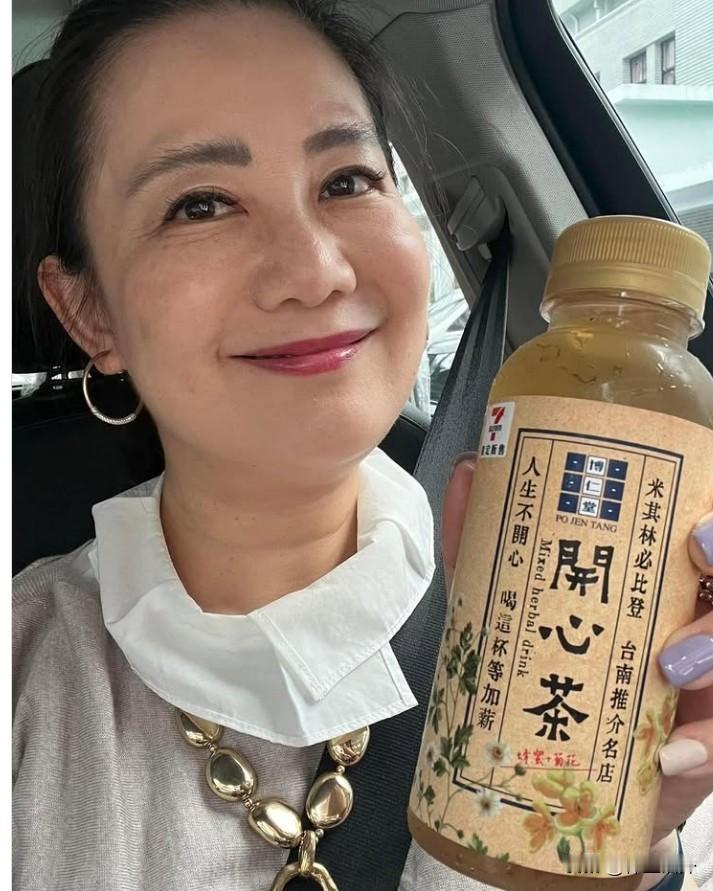祝她生日快乐？台湾当局采取了这种方式就是宣布罢免她的人不合格这个人就是吴思