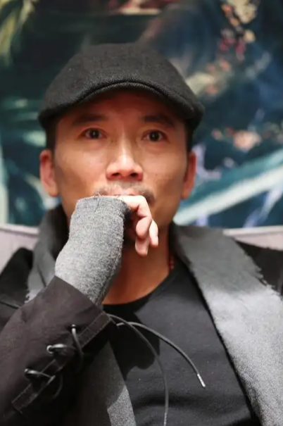 一次节目上，邹兆龙当众澄清道：网友都说我功夫好，其实我根本不会真功夫，拍戏30年