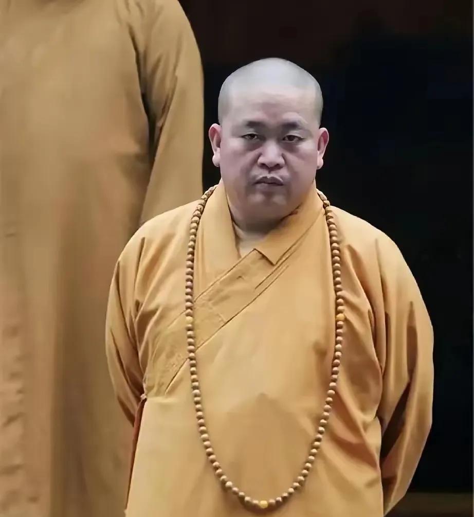你们以为释永信是经商奇才，实际他做的是无本生意、无本买卖。少林寺几千年的名头，