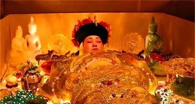 1908年，慈禧临死前一刻，太监看她马上不行了，赶紧给她喝了一碗海龟汤，吊着最后