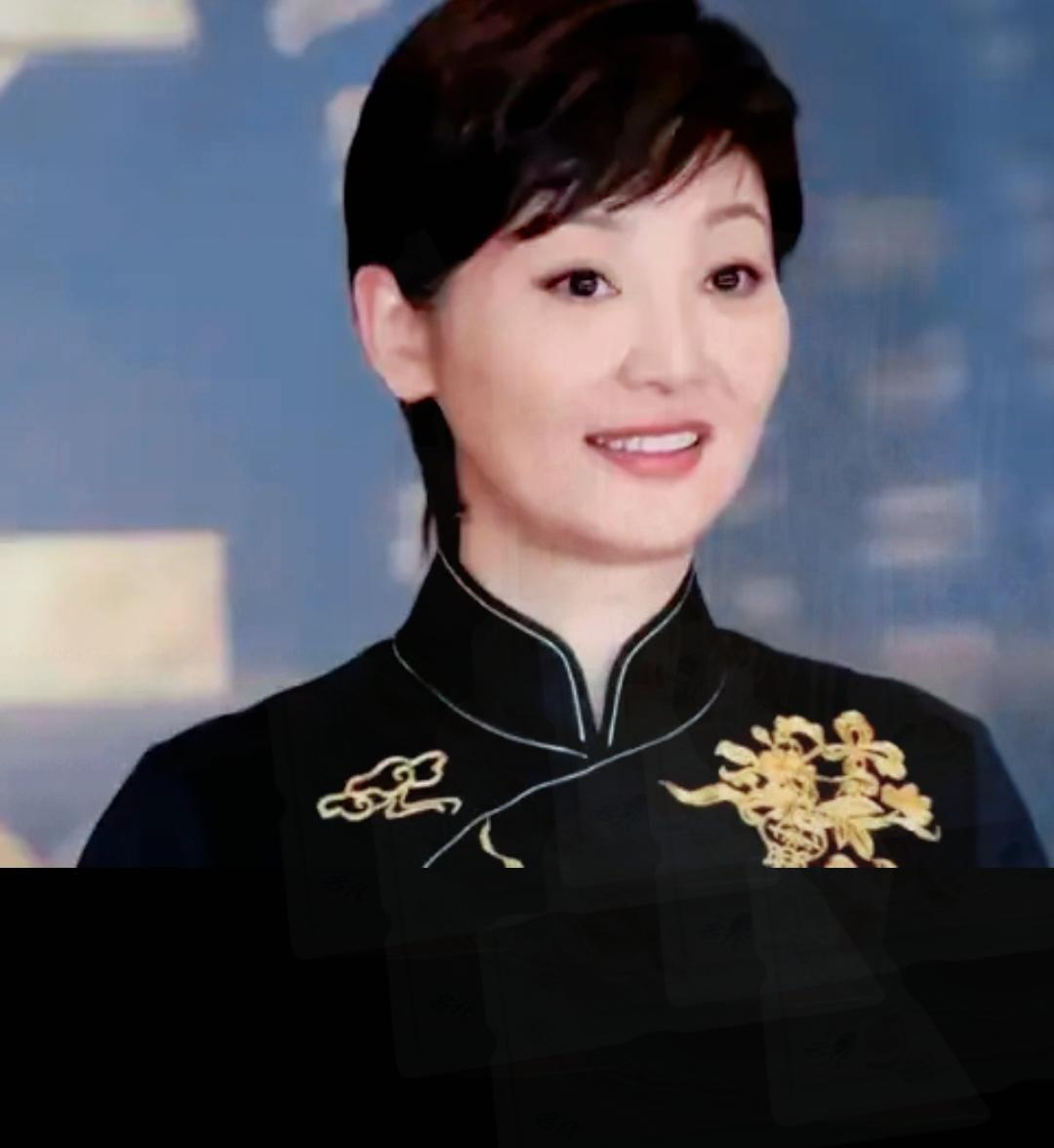 冯小刚清空家中所有徐帆物品，连一张合影都没留。这不是离婚，是抹杀。徐帆被拍到