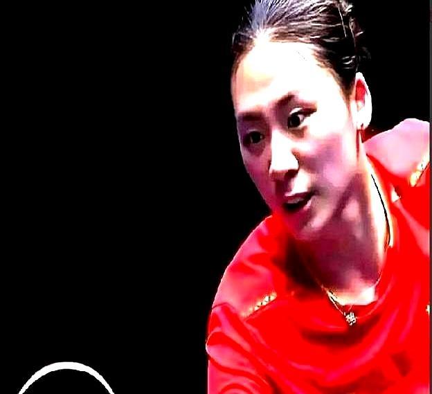 莎头、栋曼，全歇了。教练组一句话：新人上，没伞。22岁的陈熠被推最前