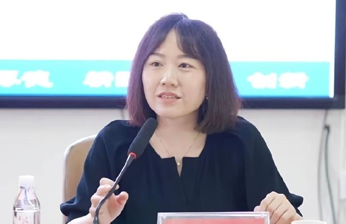 被骂惨的那名女医生。她后来去了香港？事业发展得确实不错。听见这个消息的时