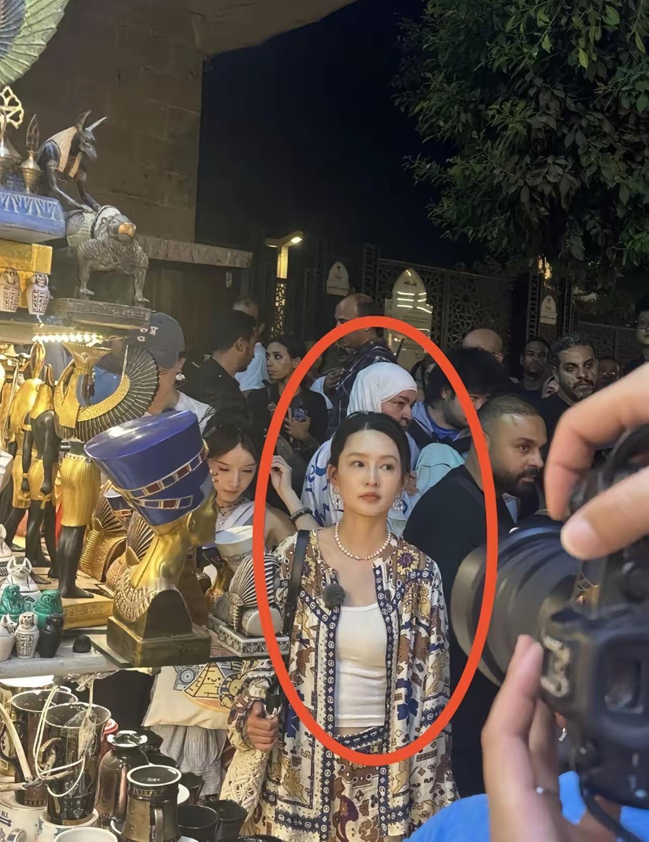 李沁有些不上相