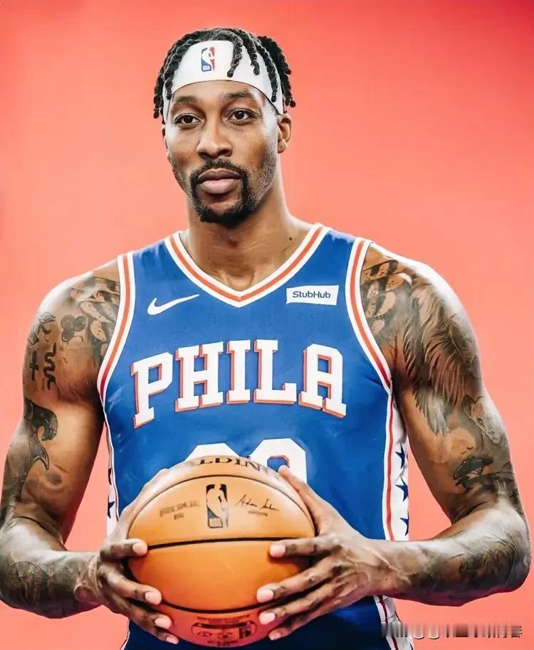 霍华德真是太会整事了！NBA巨星詹姆斯刚宣布加盟76人，霍华德突然更新社媒，