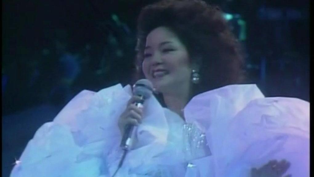 邓丽君1976年香港利舞台演唱会-路边的野花不
