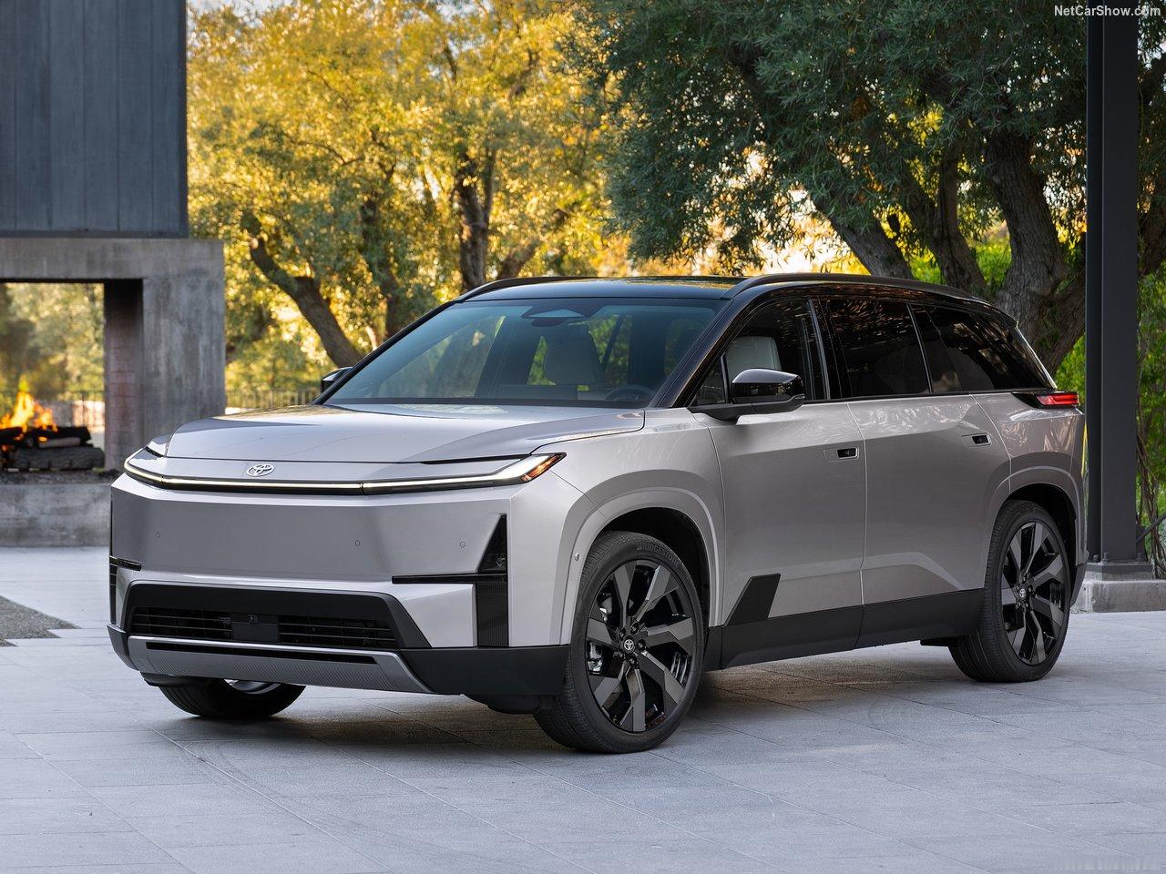 汉兰达纯电版正式发布，采用了丰田全新的外观设计，内饰设计也是更符合纯电时代的需求