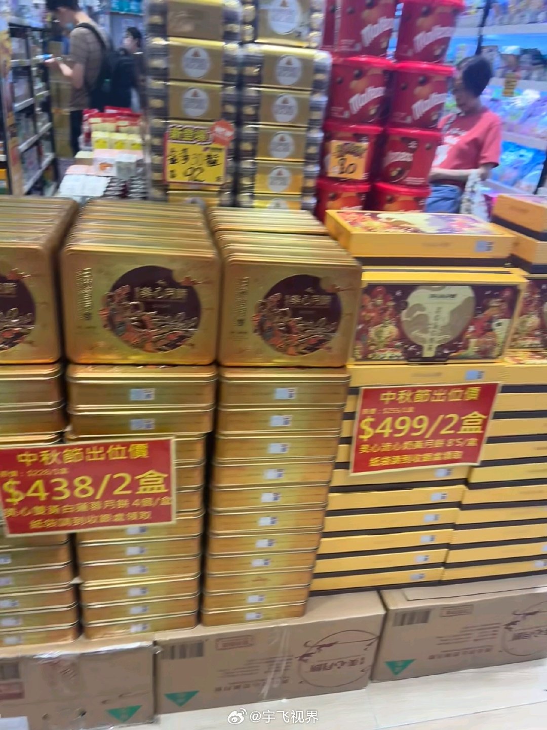 #美心月饼打六折卖#月饼的商业模式从来是：企业采购→发给员工→员工转送客户→客户再转送别人。它是一个