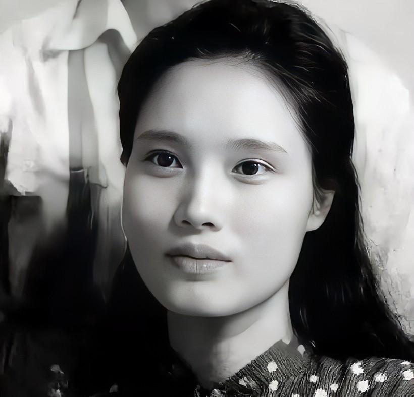 最近翻资料才知道，姚明珠不是谁的影子，她1940年就入党了，比很多人想象中早得多